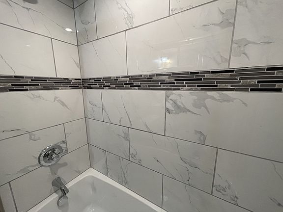 5th image of 300 S Fairmount St APT 3