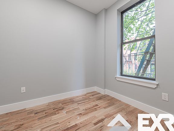 3rd image of 1048 Morris Ave #1F