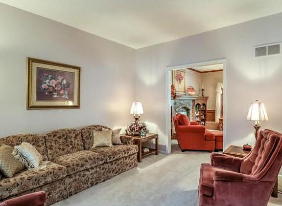 4th image of 9823 W 124th St