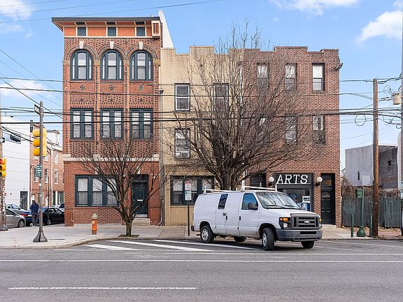4th image of 735-37 N 2nd St #4
