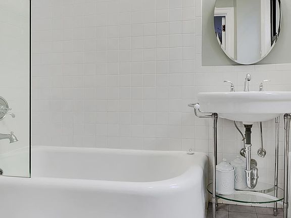5th image of 333 E 53rd St APT 2B