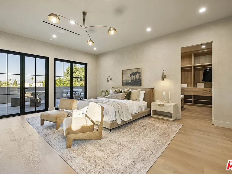 14273 Greenleaf St — Photo 35
