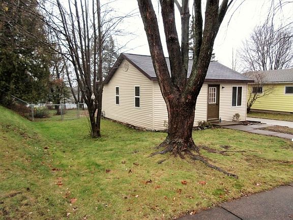 3rd image of 1120 Cedar St
