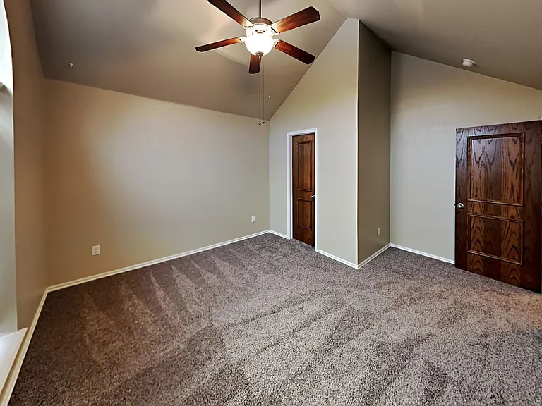 605 Knights Bridge Rd — Photo 15