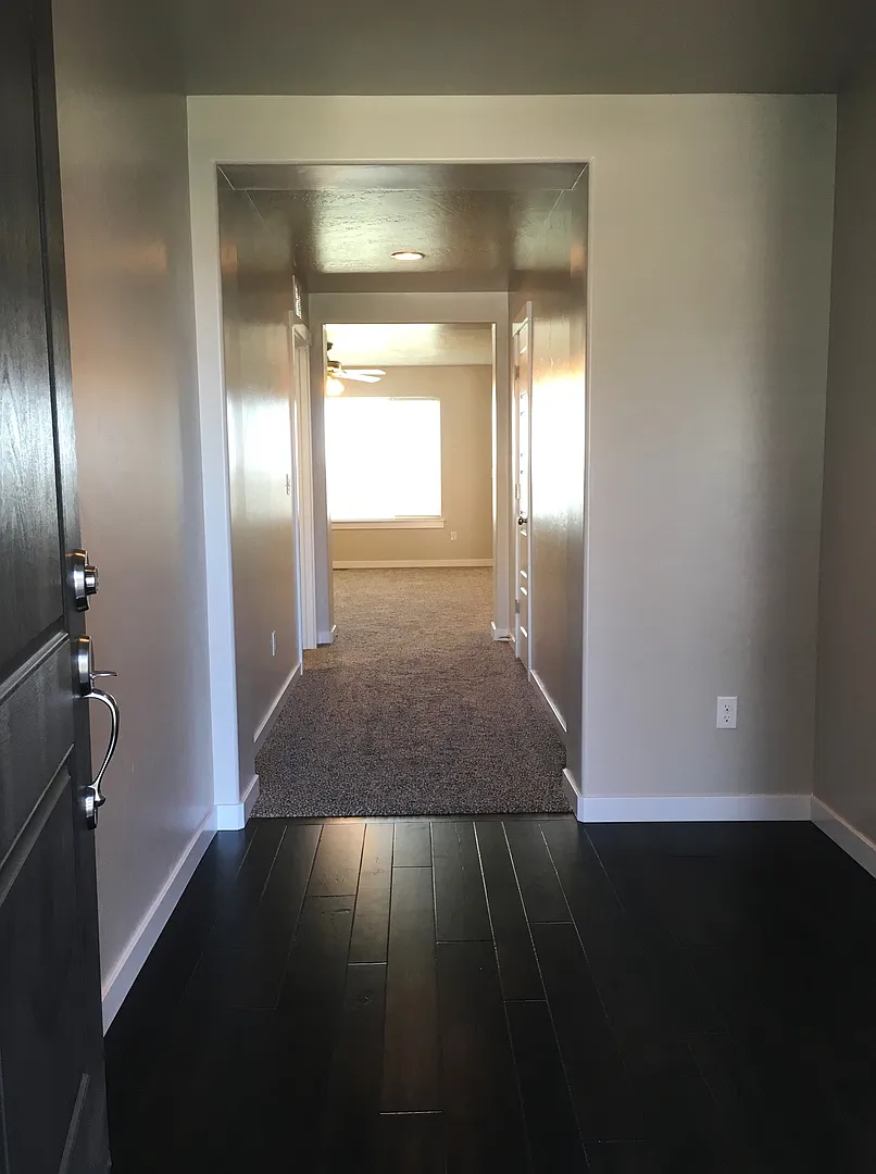 Beautiful home with 3bd 2ba and bonus room. Located in the Irvine Subdivision, just off Chinden a... — Photo 2