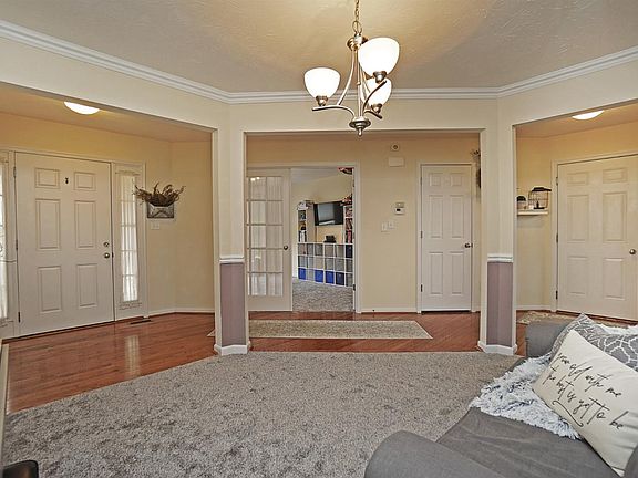 4th image of 597 Woodbine Ct