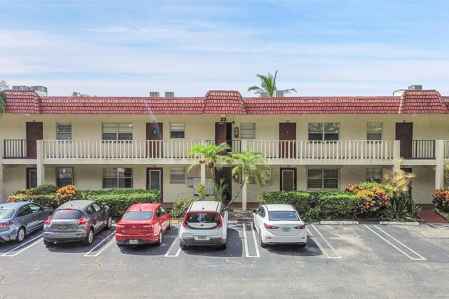 2 bed, 2.0 bath, 925 sqft, $1,800 — Photo 2