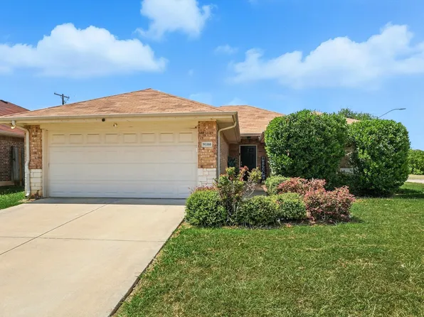 9100 Saint Barts Rd, Fort Worth, TX 76123