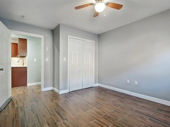 31-23 Crescent Street image 5 of 12