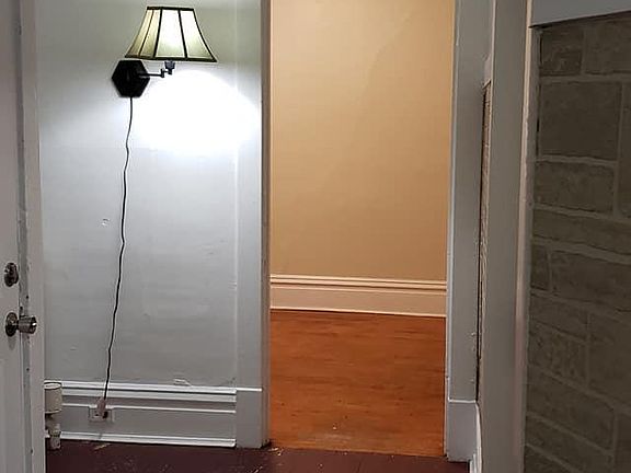 5th image of 332 N Jackson St APT 1