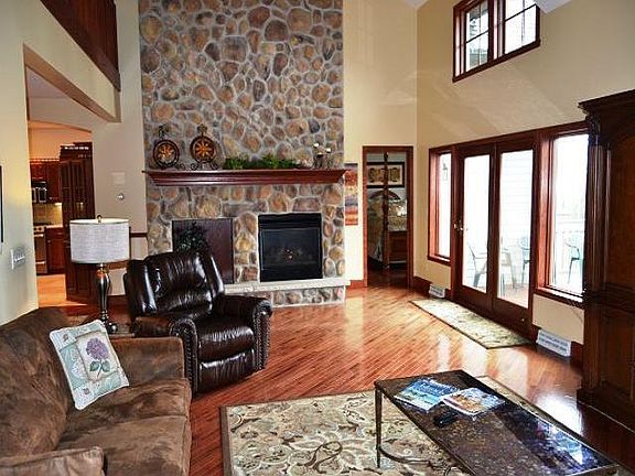 2nd image of 8440 Canterbury Dr