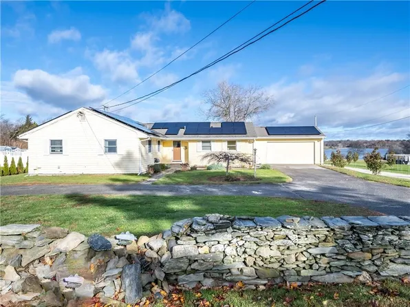 807 Union St, Portsmouth, RI 02871