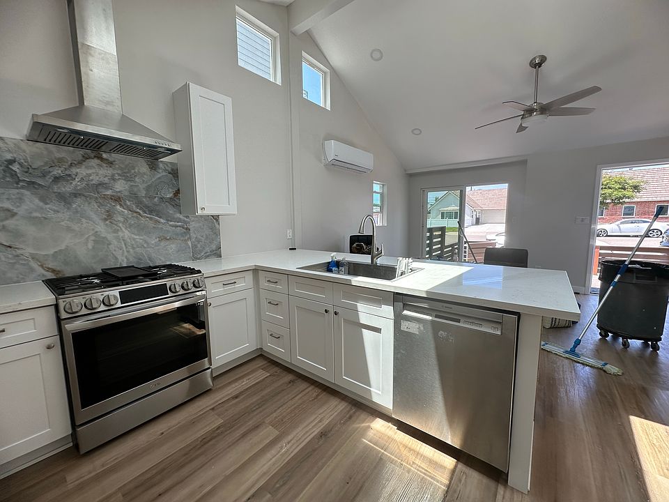 1st image of 971 Diamond St