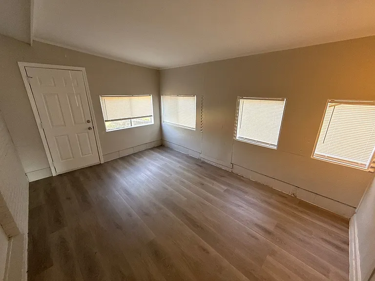 1401 Coffee Ct — Photo 7