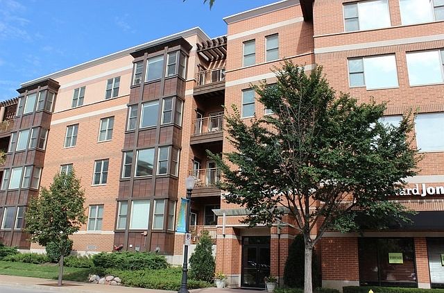 1st image of 930 Curtiss St Unit 103
