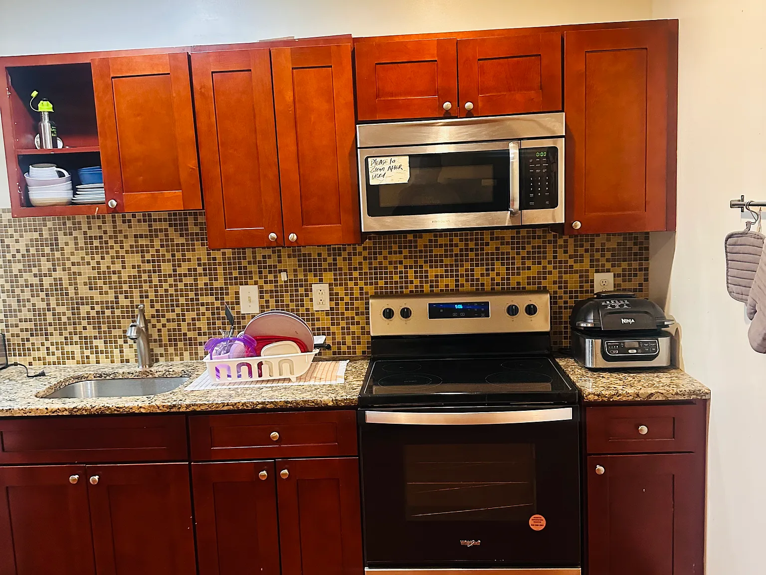 3 bed, 1000 sqft, $1,975 — Photo 2