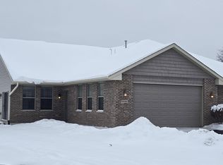 5699 Southdown Ln, Roscoe, IL 61073