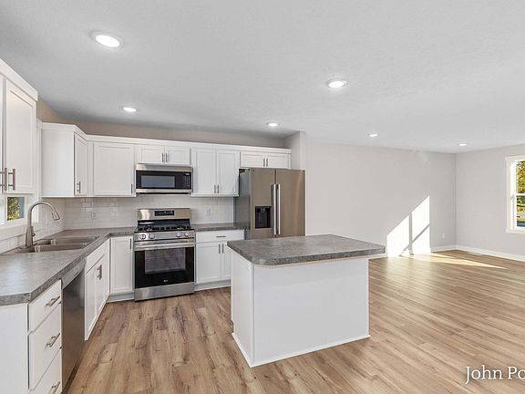 3rd image of 9937 Riley St