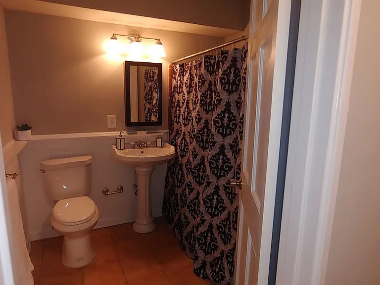 Maple Place Apartments — Photo 33