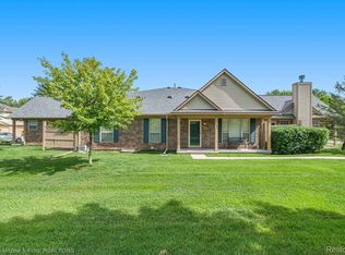 4186 Stonebridge Dr, Holly, MI