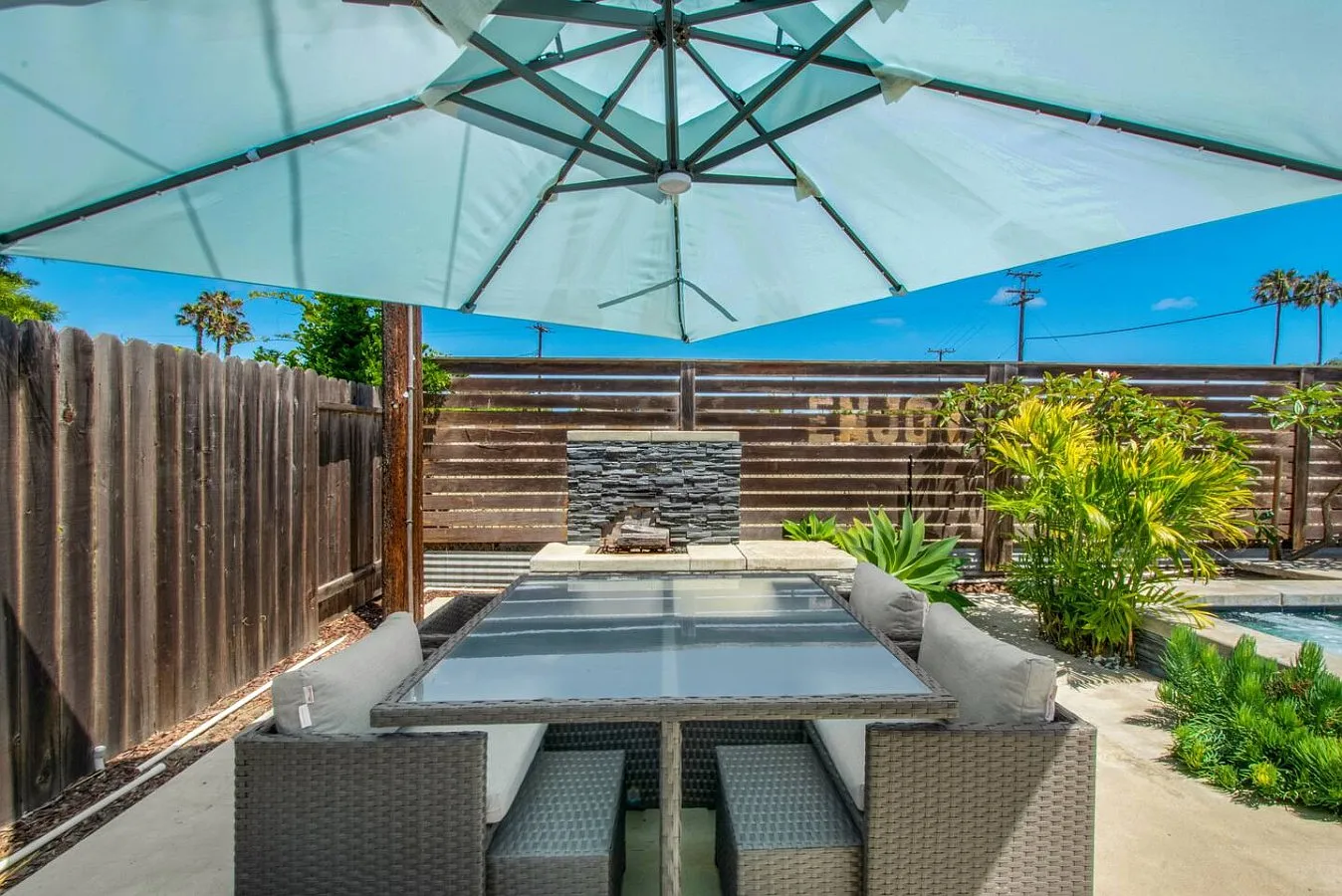 3 bed, 984 sqft, $10,000 — Photo 2