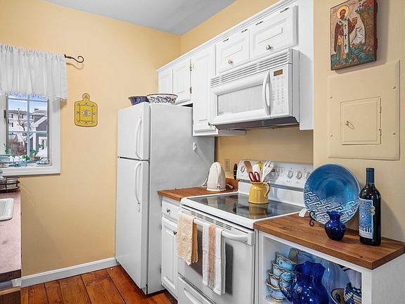 4th image of 172 Granite St APT 4