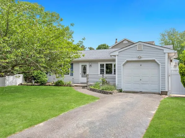 3 Megan Court, Bellport, NY 11713