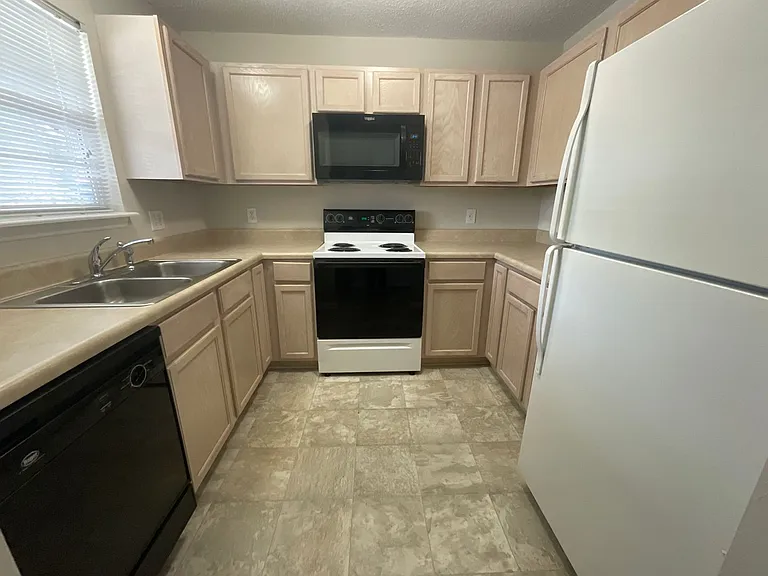 Meridian Park Apartments — Photo 65