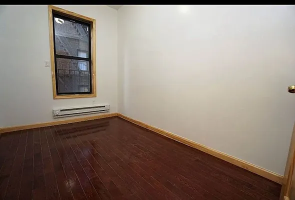 Rented by Universal Realty Group | media 6