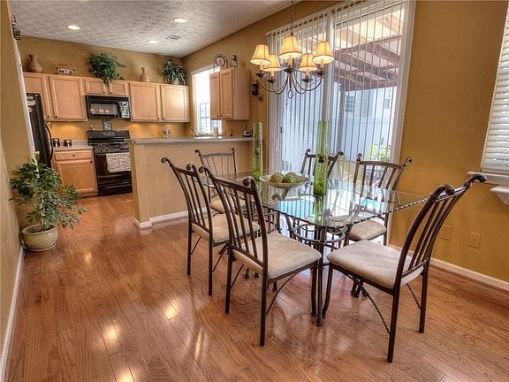 4th image of 352 W Oaks Trl