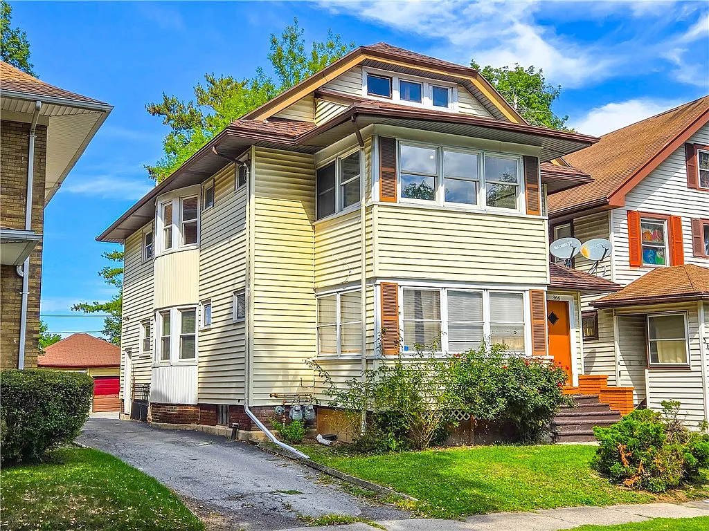 366 Augustine St photo 1