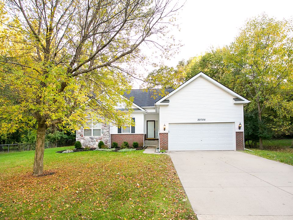 1st image of 22785 Golfview Dr