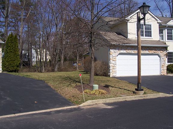 Large side yard