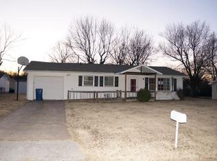 1701 Skylark Dr, Carthage, MO 64836