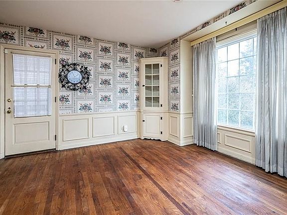 5th image of 411 Perry Ave