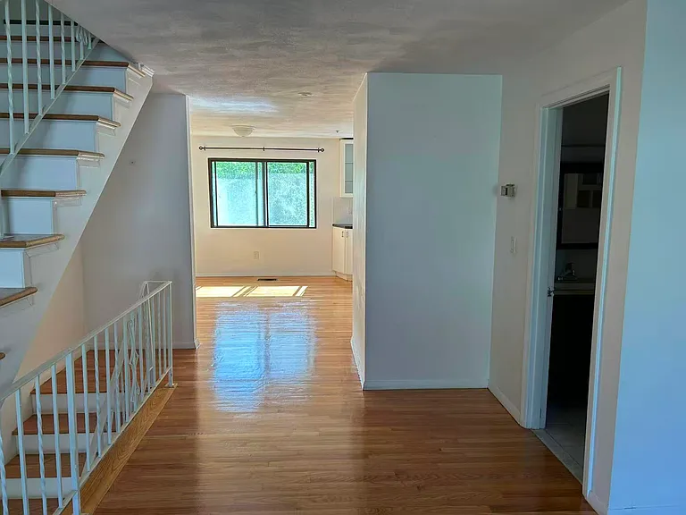 39 Pebble Pl — Photo 7