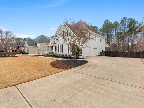 5th image of 161 Oakwind Point