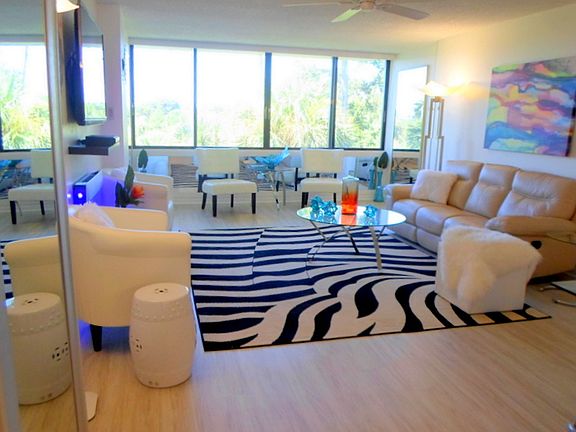 4th image of 2614 Cove Cay Dr Unit 407