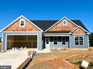19 Moonstone Dr, Kearneysville, WV 25430