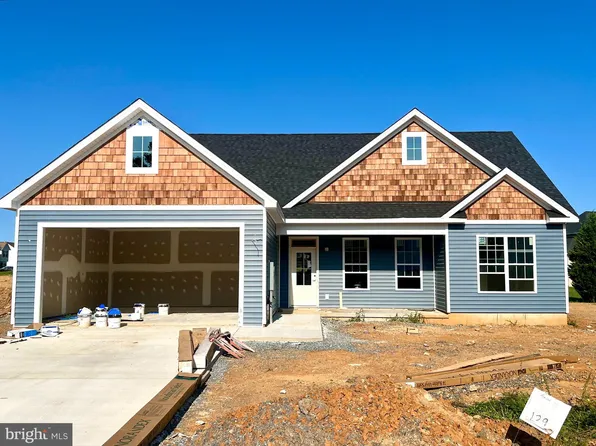 19 Moonstone Dr, Kearneysville, WV 25430