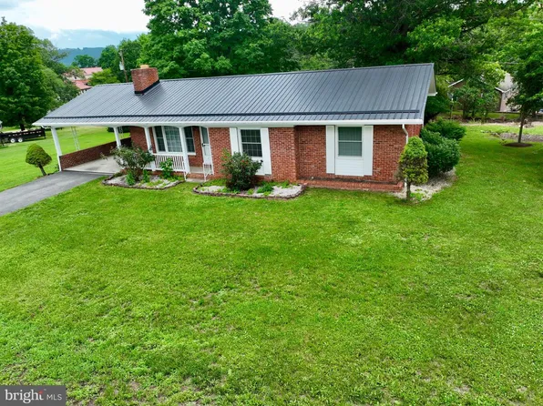 73 Woodlawn Dr, Petersburg, WV 26847