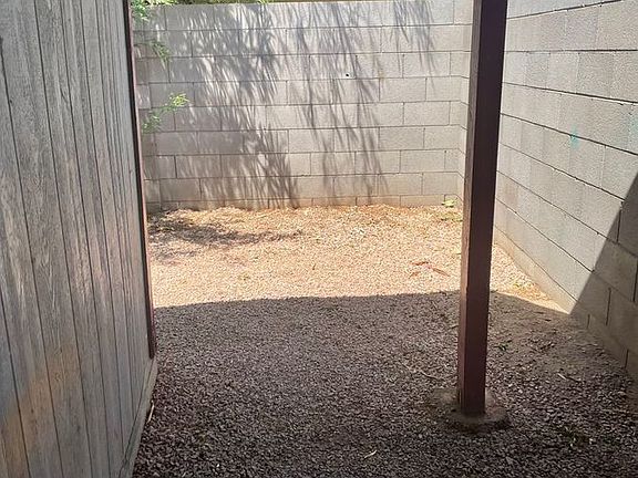 5th image of 612 N Center St