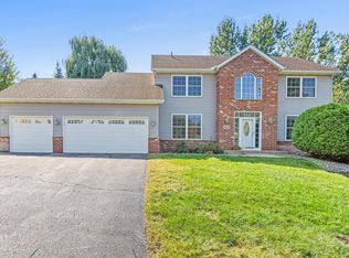 512 Chapel Ct, Eagan, MN 55121