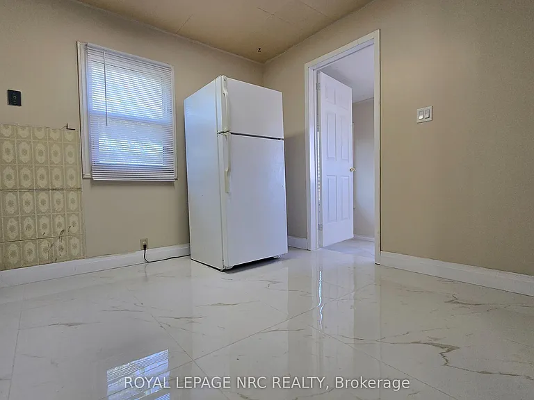 4425 Hiram St — Photo 29