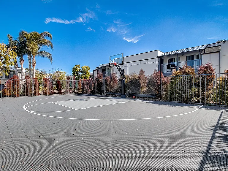 The Californian Apartments- HB — Photo 6