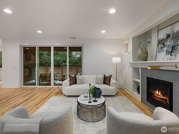 4th image of 13427 Edmunds Parkway E