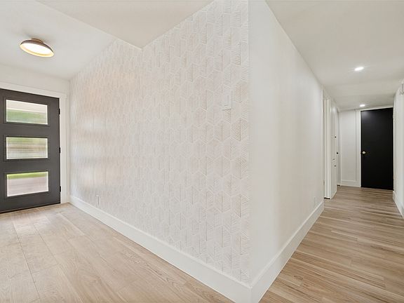 5th image of 3323 High Brook Dr