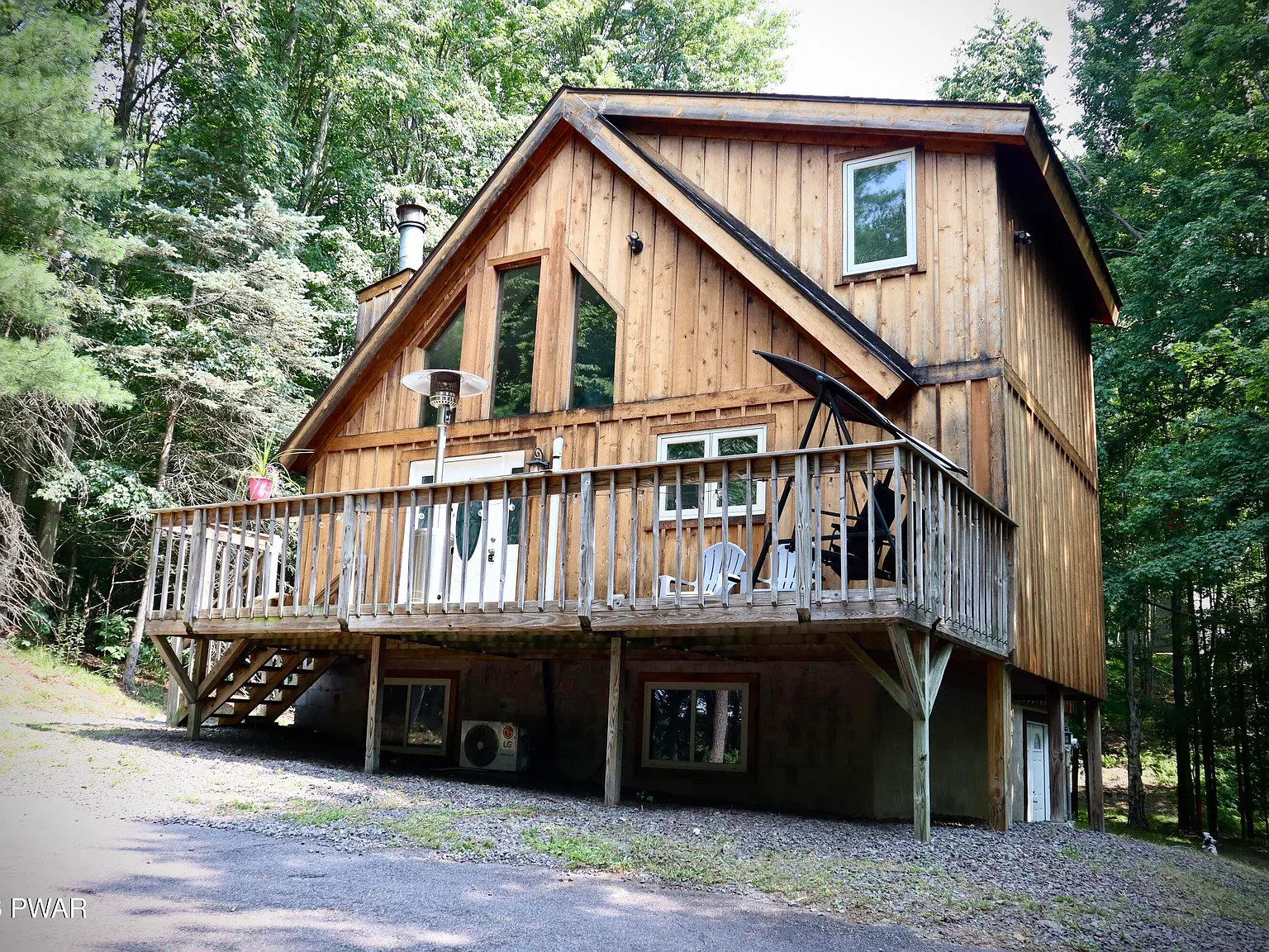 4 bed, 2.0 bath, 2225 sqft, $2,500 — Photo 2