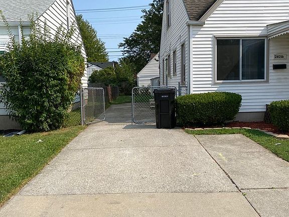 2nd image of 28218 Hillview St