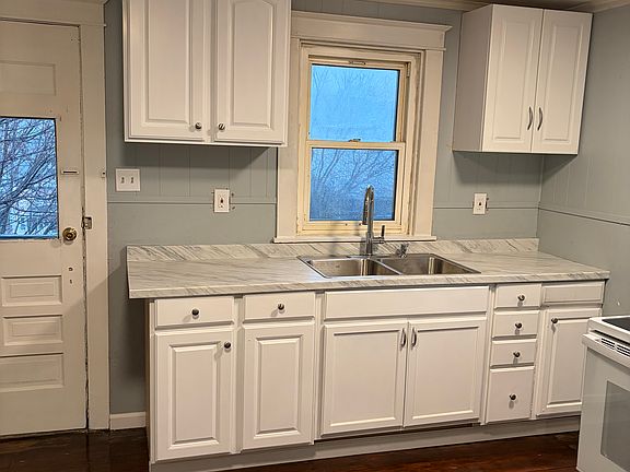 3rd image of 464 Sunbury St #3